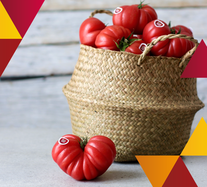 tomate en verano cesta