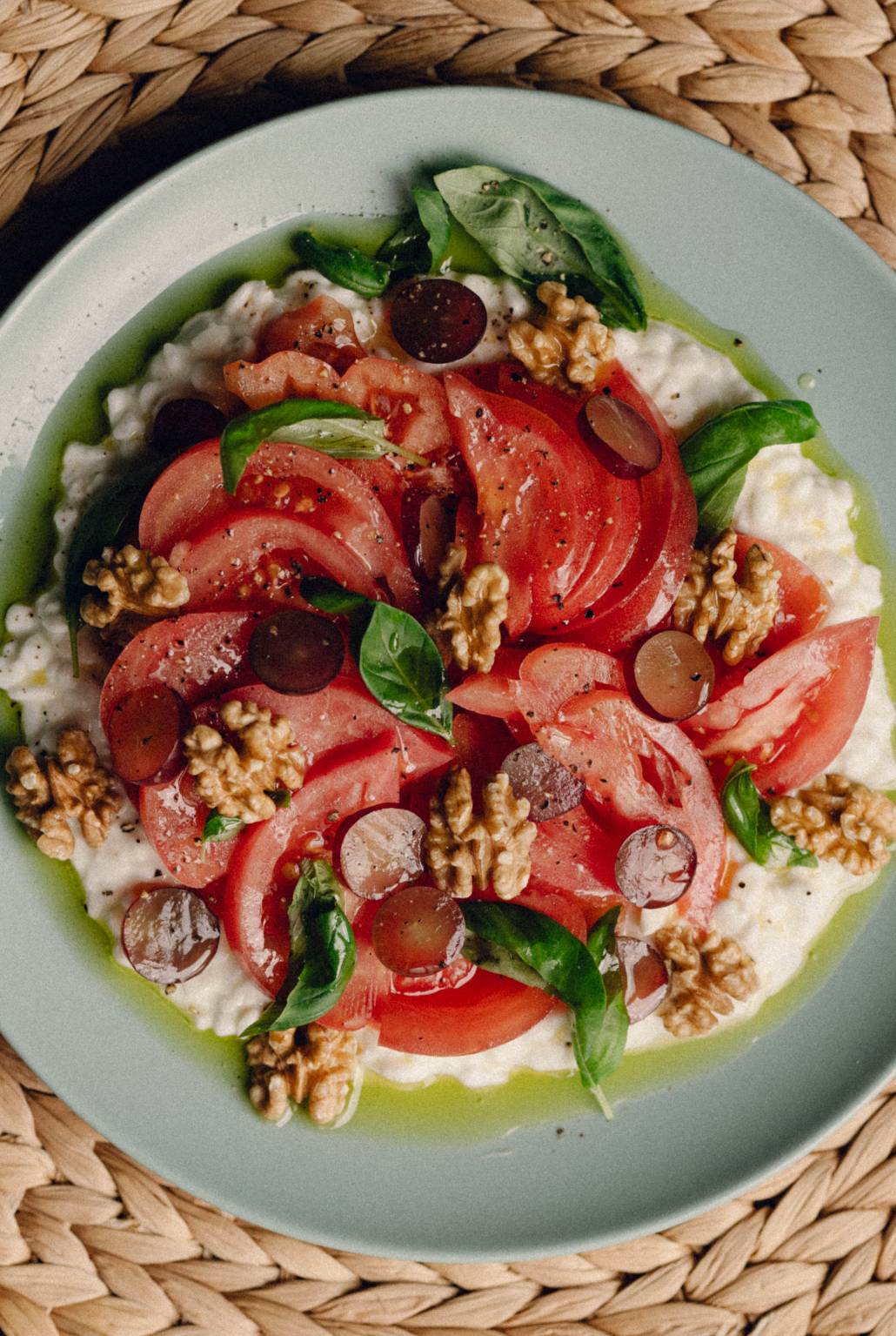 Recetas Monterosa 6 Ensalada de tomate Monterosa con cottage nueces y uvas