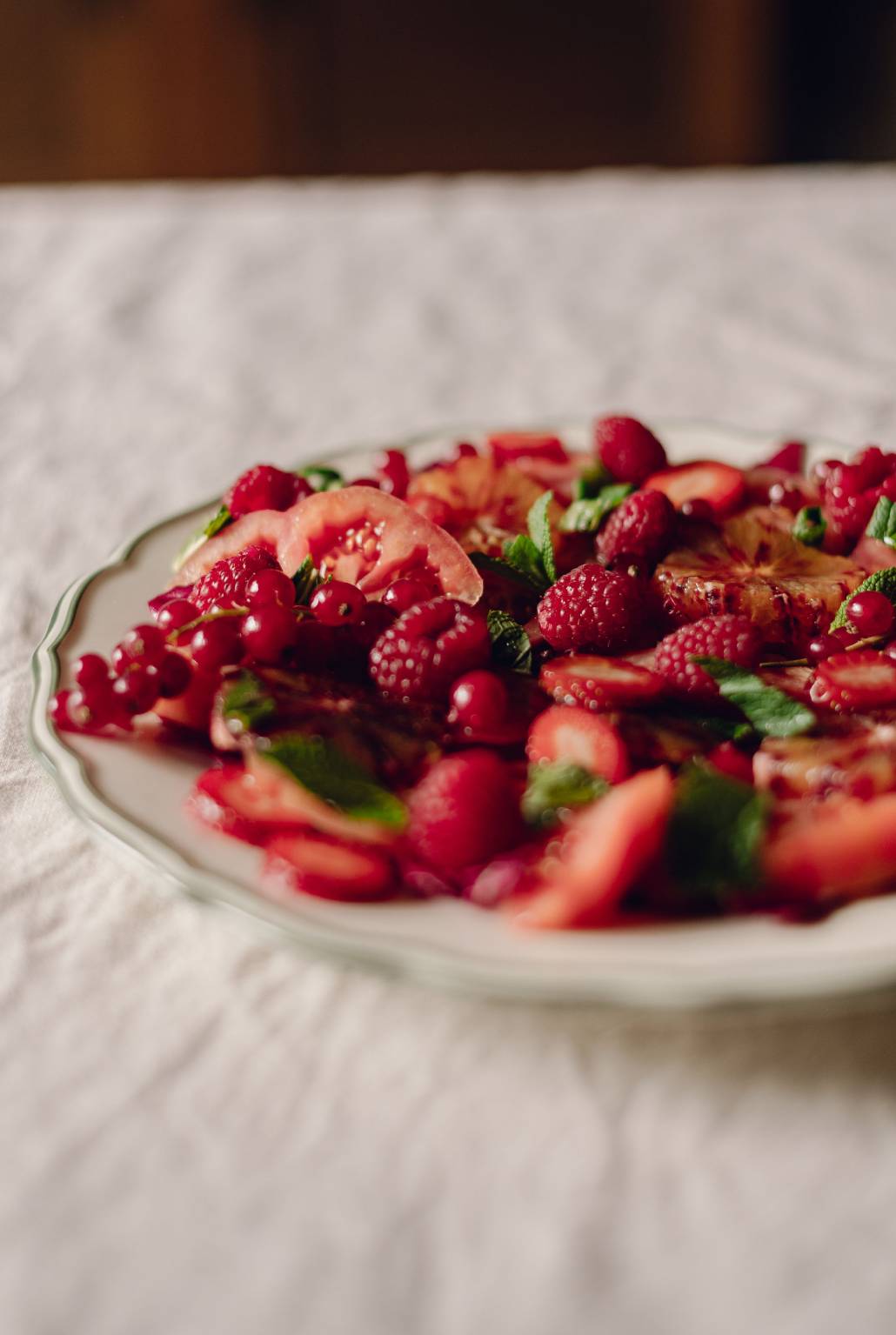 Recetas Monterosa 7 Ensalada dulce de tomate Monterosa frutos rojos y pina caramelizada